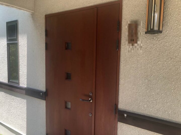 【岡崎市O様邸】キシラデコールで玄関扉の塗装を行いました！