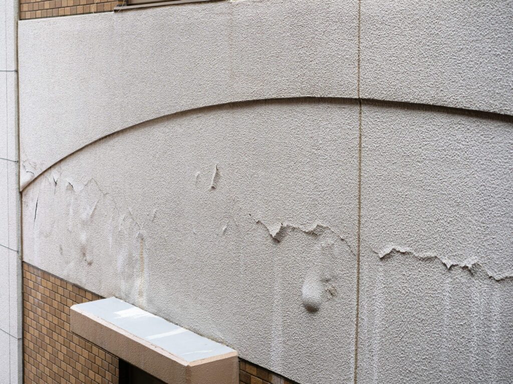 外壁塗装で水ぶくれができる原因は？補修方法や放置した際の危険性を外壁のプロが徹底解説！
